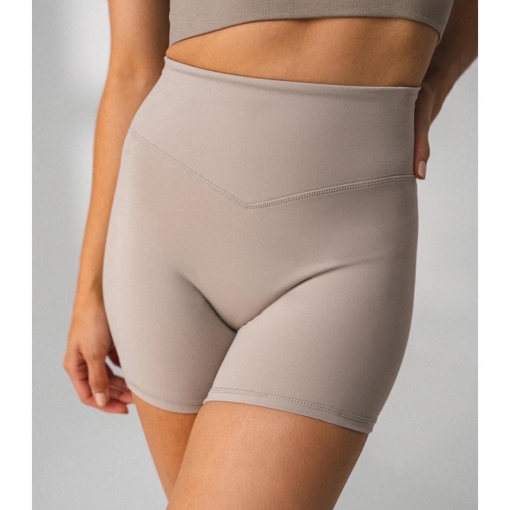 NWT Balance Athletica Cloud Short in Mica